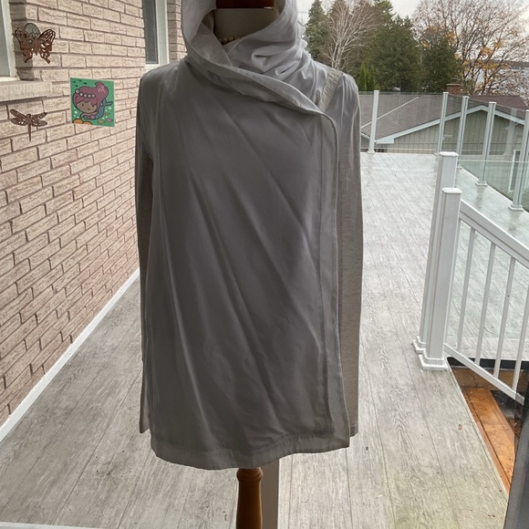Lululemon Women's White Jacket - Picture 1 of 6